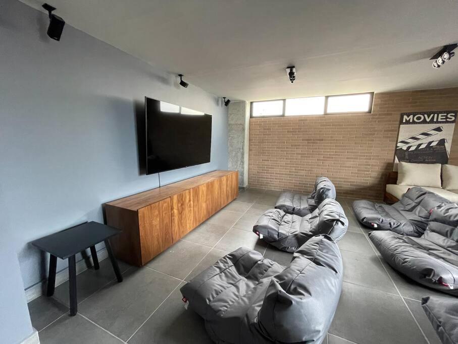 Depa Boho Al Sur Pet Friendly Piscina Gym Sala De Cine Apartment Гуадалахара Екстериор снимка